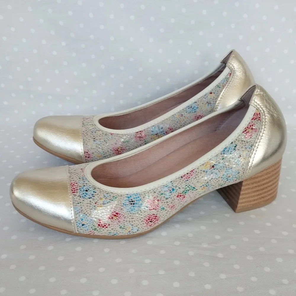 Pitillos Metallic Pale Gold Floral Mosaic Block Heel Cap Toe & Heel Pump NBOB